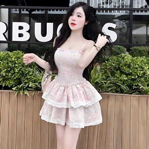 Đầm váy nữ áo 2 dây cổ vuông mocking thân trước thân sau kèm chân váy ngắn lụa in 3D phối ren 2 tầng xoè xếp ly có lót quần xinh xắn dành cho nàng diện đi chơi, đi biển - Hình ảnh 2
