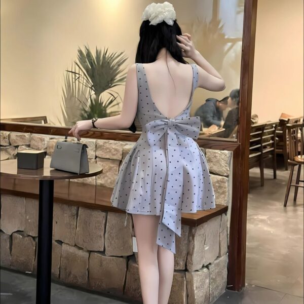 Đầm váy nữ đầm chấm bi trắng đen áo 2 dây đính nơ sau chất sóng ý phối chân váy xoè xếp ly xinh xắn dành cho nàng diện đi chơi - Hình ảnh 3