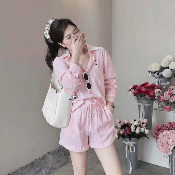 Set đồ nữ áo sơ mi tay dài kèm quần đùi sọc thêu gấu xinh xắn dành cho nàng diện đi chơi - Hình ảnh 3