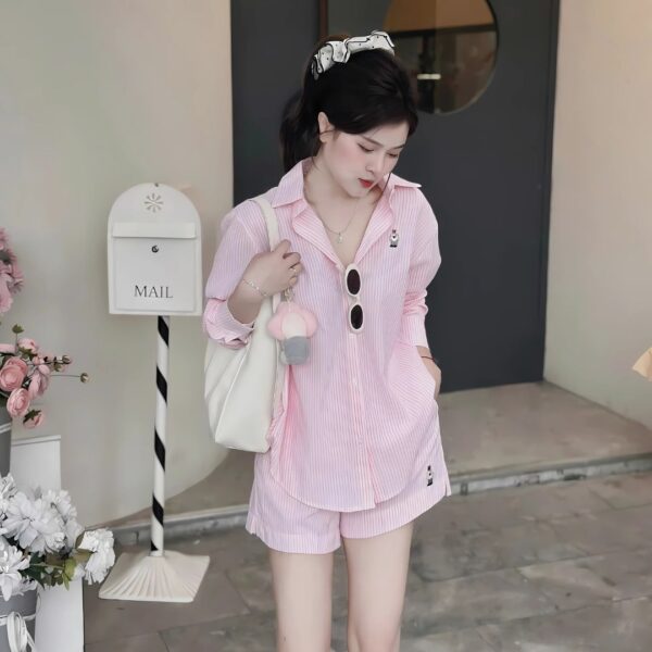 Set đồ nữ áo sơ mi tay dài kèm quần đùi sọc thêu gấu xinh xắn dành cho nàng diện đi chơi - Hình ảnh 4