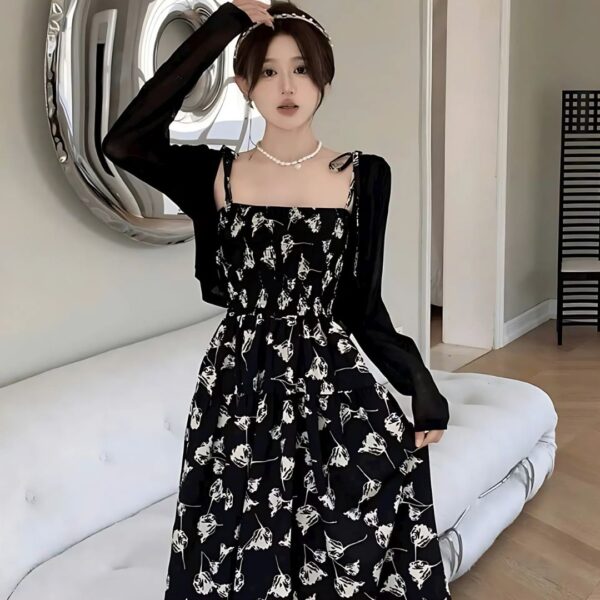 Đầm váy nữ áo 2 dây cổ vuông in hoạ tiết mocking thân trước thân sau chân váy form dáng dài xoè xếp ly kèm áo khoác tay dài xinh xắn dành cho các nàng diện đi chơi - Hình ảnh 9