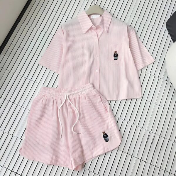 Set đồ nữ sọc thêu gấu áo sơ mi có 1 túi kèm quần đùi dây rút co giãn xinh xắn dành cho nàng diện đi chơi, đi biển - Hình ảnh 5